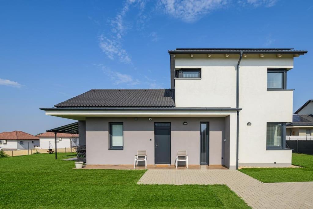 Abg House Ecser Exterior photo